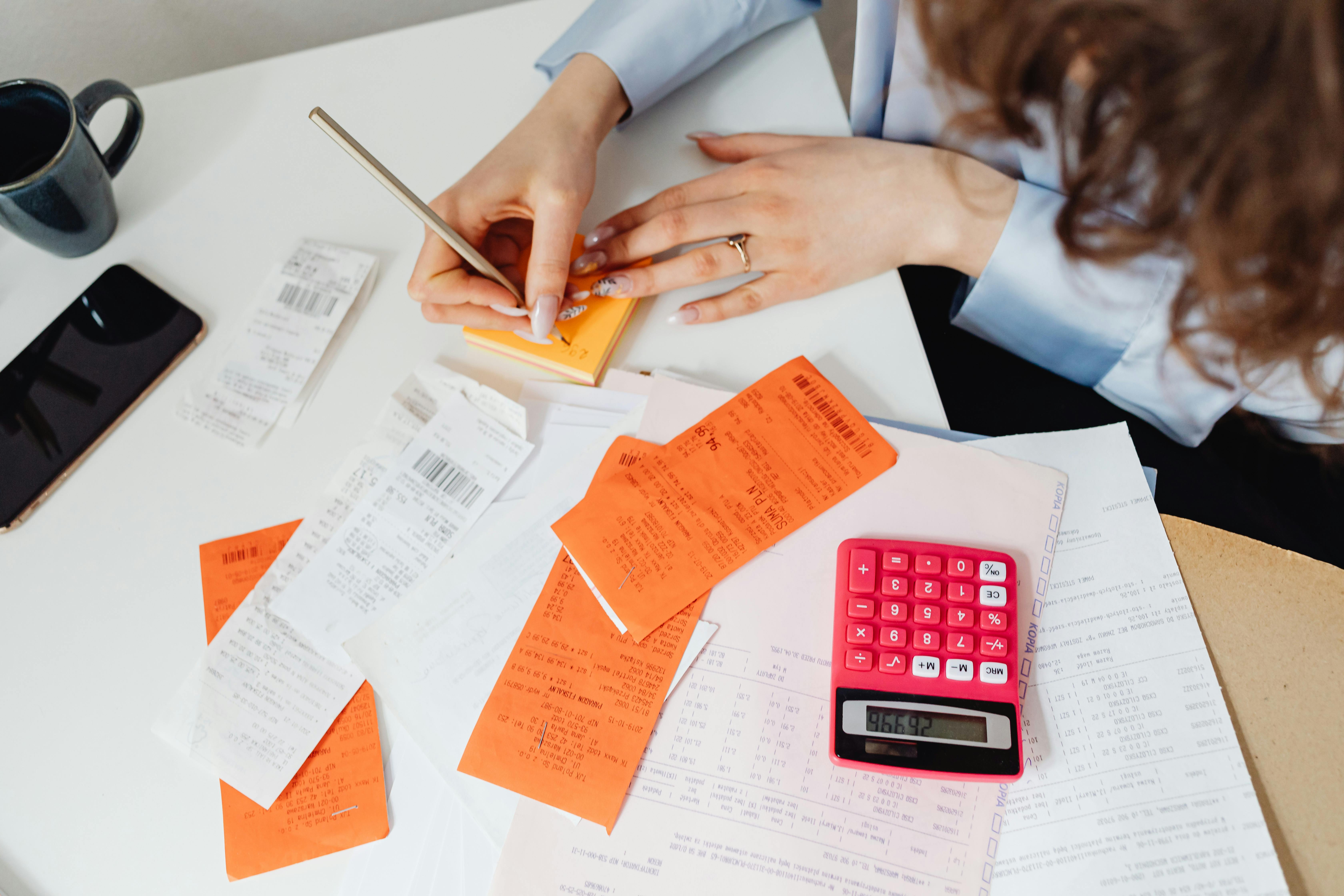 Con los particulares, seguirá existiendo la factura en papel