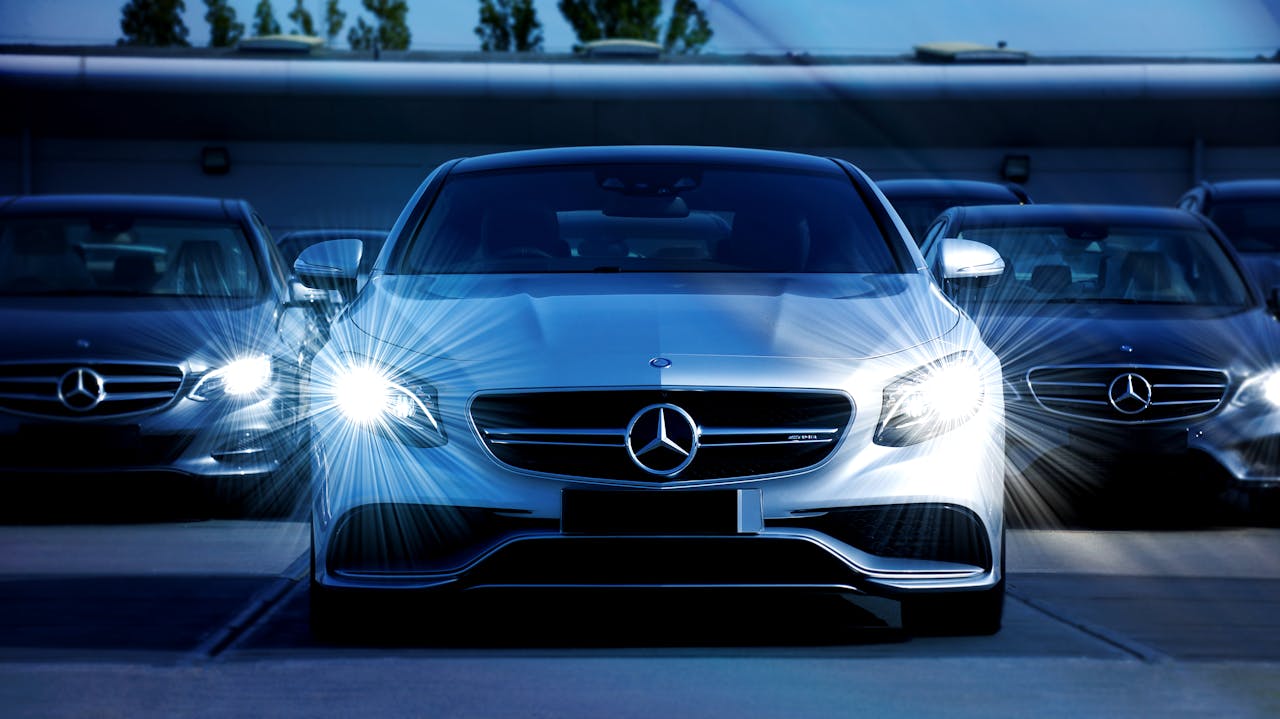 coche-de-la-marca-mercedes-la-buena-comunicacion-en-tiempo-de-crisis-la-protege