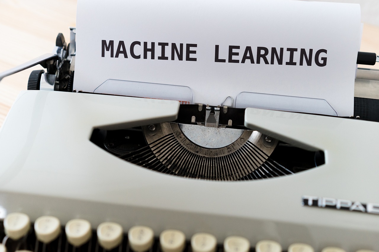 machine-learning-escrito-en-pantalla-imprescindible-para-datos-de-empresa