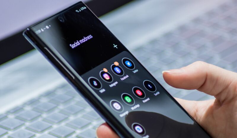 “Modo silencio”: más del 60% de los trabajadores empieza 2026 con el móvil en silencio