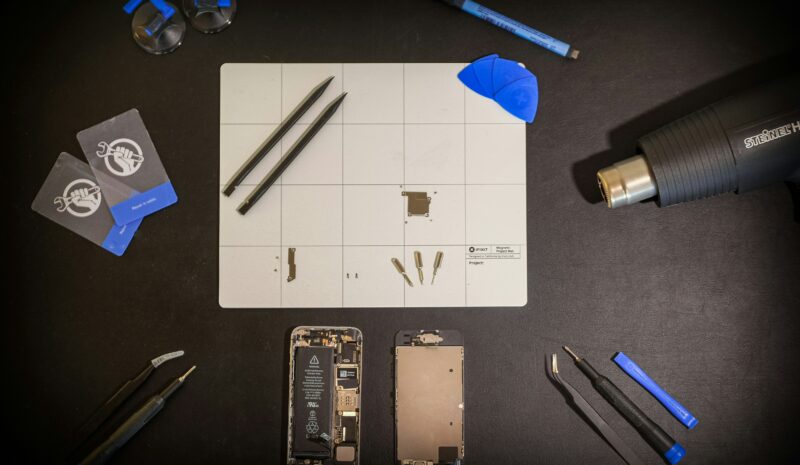 Bruselas obliga a que móviles y tablets tengan baterías más duraderas y reparables desde 2026