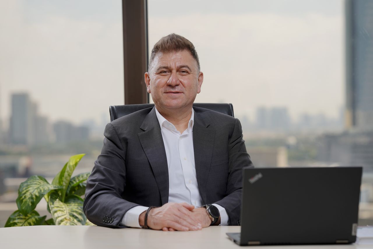 Directivo de una empresa, que puede ser sustituido en el fraude del CEO